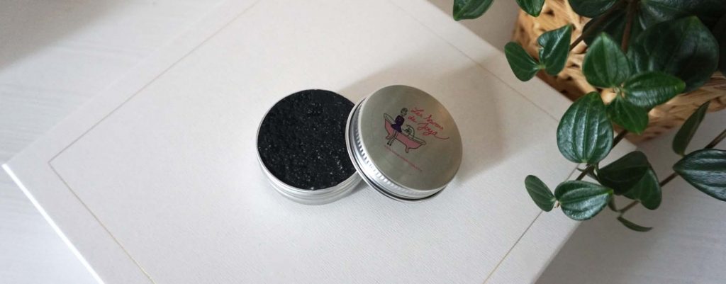 Nouveau : du charbon pour blanchir vos dents !