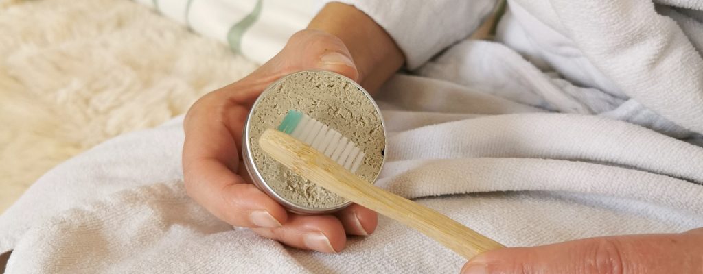 Comment et pourquoi utiliser un dentifrice solide zéro déchet ?