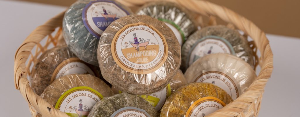 Comment composter l’emballage biodégradable transparent de nos shampoings solides ?