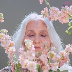 Et si on assumait fièrement nos cheveux blancs ?