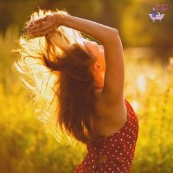 Cheveux et soleil : les protéger et en prendre soin