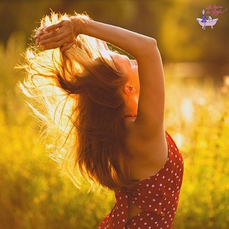 Cheveux et soleil : les protéger et en prendre soin