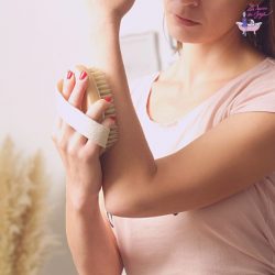 Brossage à sec ou lymphatique : la routine qui change tout