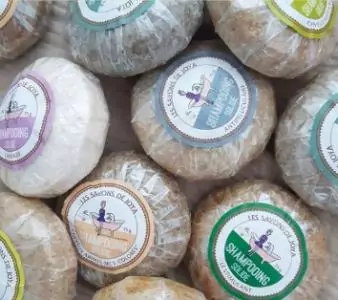 Comment utiliser un shampoing solide aux huiles essentielles ?